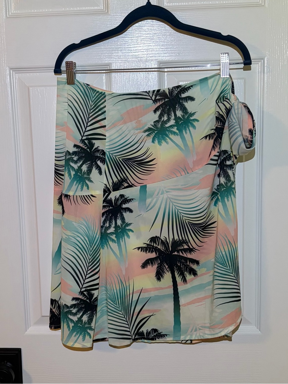 NWOT Tropical Palm Print Swim Sarong or Dance Gymnastic Skirt. SM/ Med